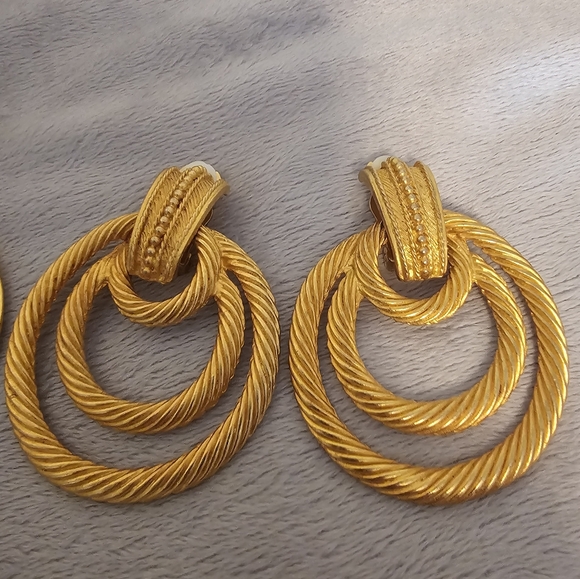 1990's Gold Vintage Clip Earrings - Picture 2 of 3